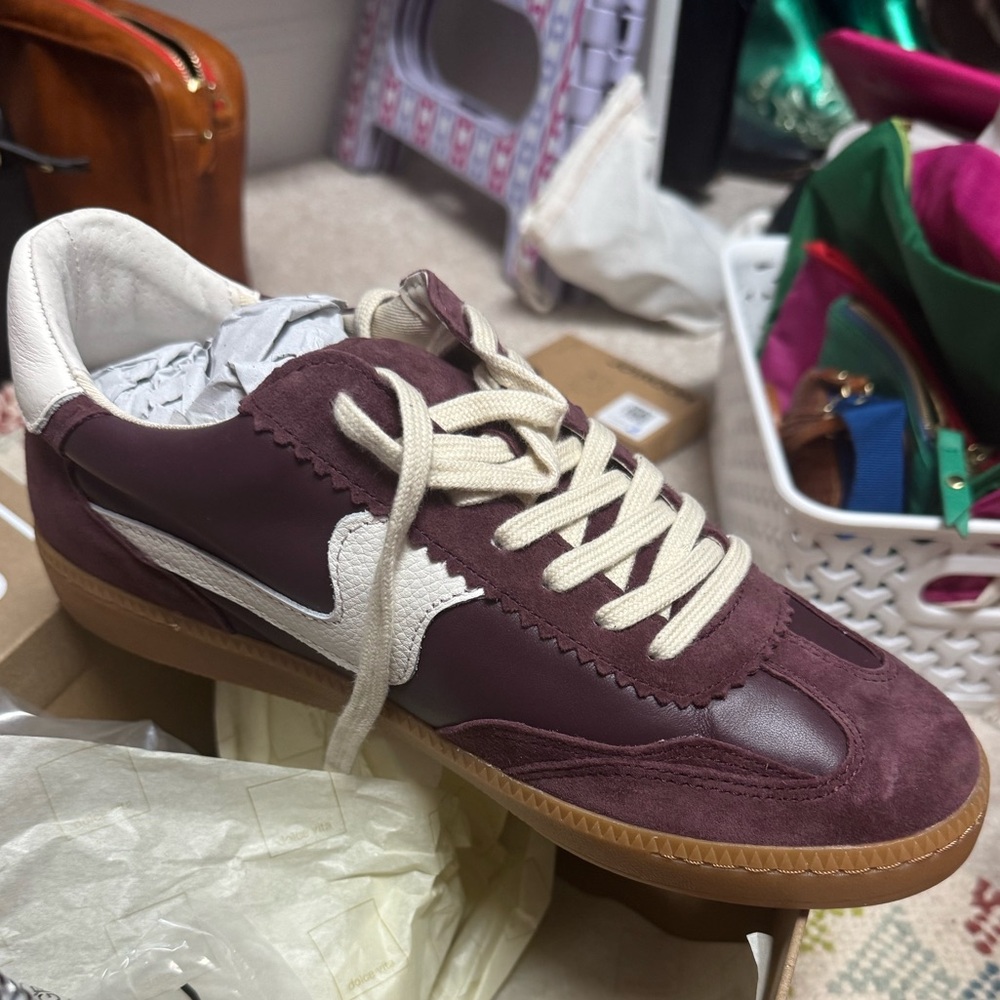 Dolce Vita Notice Sneakers Cranberry Suede Size 8 New in Box - Picture 2 of 7